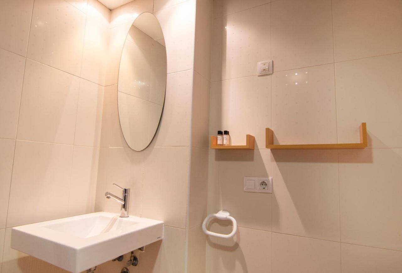 Downtown Host Apartment Valencia Ngoại thất bức ảnh